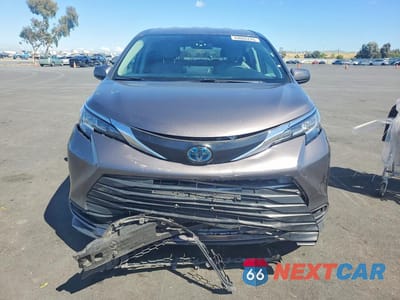 Piąte zdjęcie samochodu w środku: 2022 TOYOTA SIENNA LE VIN:5TDKRKEC0NS101718 - miniatura