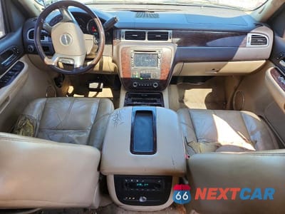 Zdjęcie 8 z 14 samochodu: 2007 GMC YUKON DENALI VIN:1GKFK63887J262933 - miniatura