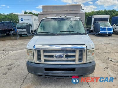Piąte zdjęcie samochodu w środku: 2011 FORD ECONOLINE E450 SUPER DUTY CUTAWAY VAN VIN:1FDXE4FS8BDA96693 - miniatura