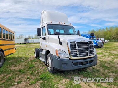 2016 FREIGHTLINER CASCADIA 125 SEMI TRUCK 1FUBGEDV3GLHC5762 - główne zdjęcie licytacji z USA - miniatura