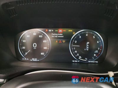 Zdjęcie 9 z 12 samochodu: 2018 VOLVO XC60 T5 VIN:LYV102RK8JB122453 - miniatura