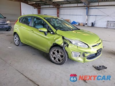 Czwarte zdjęcie samochodu z boku: 2013 FORD FIESTA TITANIUM VIN:3FADP4FJXDM153949 - miniatura