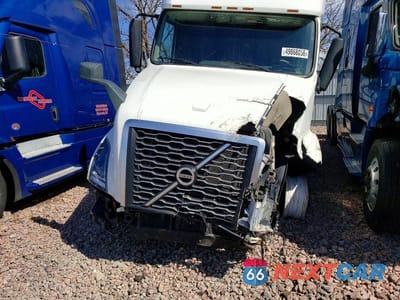 Zdjęcie 9 z 10 samochodu: 2023 VOLVO VNL SEMI TRUCK VIN:4V4NC9EHXPN329774 - miniatura