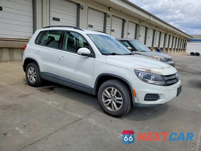 Czwarte zdjęcie samochodu z boku: 2016 VOLKSWAGEN TIGUAN S VIN:WVGAV7AX0GW540736 - miniatura
