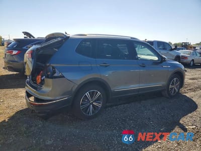 Trzecie zdjęcie samochodu z tyłu: 2024 VOLKSWAGEN TIGUAN WOLFSBURG VIN:3VVAB7AX7RM217978 - miniatura