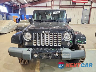 Piąte zdjęcie samochodu w środku: 2017 JEEP WRANGLER UNLIMITED SAHARA VIN:1C4HJWEG4HL521385 - miniatura