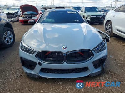 Piąte zdjęcie samochodu w środku: 2023 BMW M8 VIN:WBSGV0C06PCL15706 - miniatura
