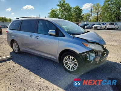 Czwarte zdjęcie samochodu z boku: 2011 TOYOTA SIENNA XLE 8-PASSENGER VIN:5TDYK3DC4BS149207 - miniatura