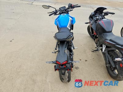 Czwarte zdjęcie samochodu z boku: 2025 SUZUKI GSX800 R VIN:JS1EM11B5S7100244 - miniatura