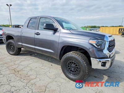 Czwarte zdjęcie samochodu z boku: 2021 TOYOTA TUNDRA SR5 VIN:5TFUY5F12MX004331 - miniatura