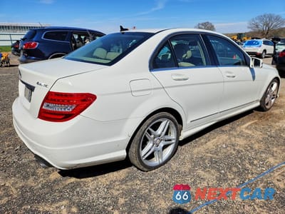 Trzecie zdjęcie samochodu z tyłu: 2012 MERCEDES-BENZ C 300 4MATIC VIN:WDDGF8BB6CR237947 - miniatura