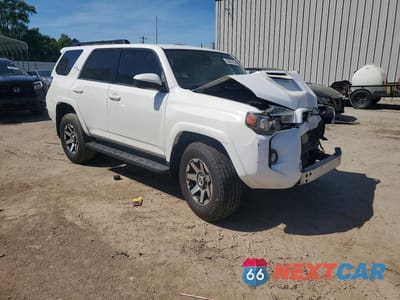 Czwarte zdjęcie samochodu z boku: 2020 TOYOTA 4RUNNER TRD OFF-ROAD VIN:JTEBU5JR0L5744739 - miniatura