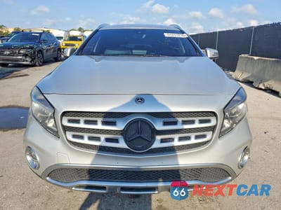 Piąte zdjęcie samochodu w środku: 2018 MERCEDES-BENZ GLA 250 VIN:WDCTG4EB8JJ495855 - miniatura