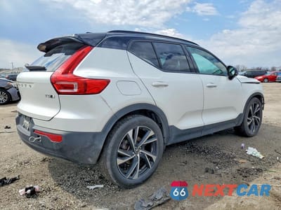 Trzecie zdjęcie samochodu z tyłu: 2022 VOLVO XC40 T5 R-DESIGN VIN:YV4162UM3N2757141 - miniatura