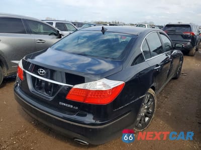 Trzecie zdjęcie samochodu z tyłu: 2011 HYUNDAI GENESIS 4.6L VIN:KMHGC4DF2BU133720 - miniatura