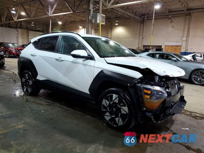 Czwarte zdjęcie samochodu z boku: 2024 HYUNDAI KONA SEL VIN:KM8HBCAB8RU116028 - miniatura