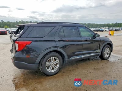 Trzecie zdjęcie samochodu z tyłu: 2021 FORD EXPLORER XLT VIN:1FMSK7DH4MGB67109 - miniatura