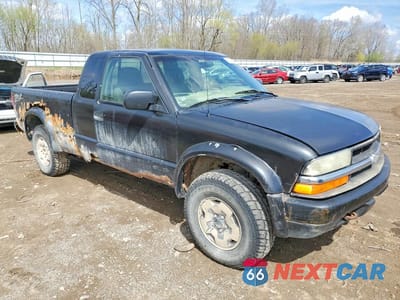 Czwarte zdjęcie samochodu z boku: 2003 CHEVROLET S TRUCK S10 VIN:1GCCT19X538185761 - miniatura