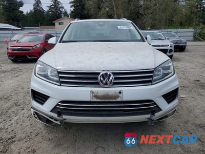 Piąte zdjęcie samochodu w środku: 2016 VOLKSWAGEN TOUAREG LUXURY 3.6L VIN:WVGEF9BP9GD010835 - miniatura