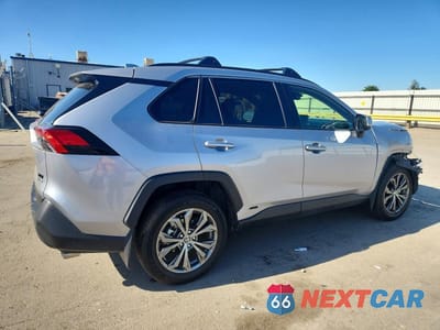 Trzecie zdjęcie samochodu z tyłu: 2025 TOYOTA RAV4 XLE PREMIUM VIN:JTMB6RFV5SD166282 - miniatura