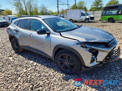 Czwarte zdjęcie samochodu z boku: 2025 CHEVROLET TRAX ACTIV VIN:KL77LKEP5SC135187 - miniatura