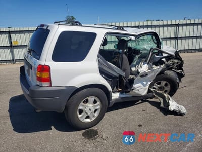 Trzecie zdjęcie samochodu z tyłu: 2004 FORD ESCAPE XLT VIN:1FMYU03184KA95263 - miniatura