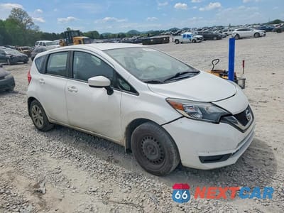 Czwarte zdjęcie samochodu z boku: 2018 NISSAN VERSA NOTE S VIN:3N1CE2CP5JL362271 - miniatura