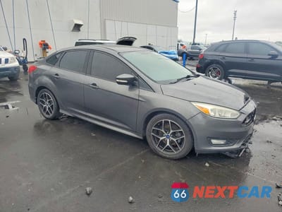 Czwarte zdjęcie samochodu z boku: 2015 FORD FOCUS SE VIN:1FADP3F24FL259546 - miniatura