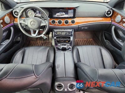 Zdjęcie 8 z 12 samochodu: 2017 MERCEDES-BENZ E 300 4MATIC VIN:WDDZF4KB3HA154144 - miniatura