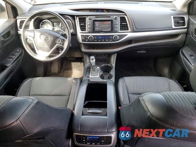 Zdjęcie 8 z 13 samochodu: 2015 TOYOTA HIGHLANDER LE PLUS VIN:5TDZKRFH4FS079617 - miniatura