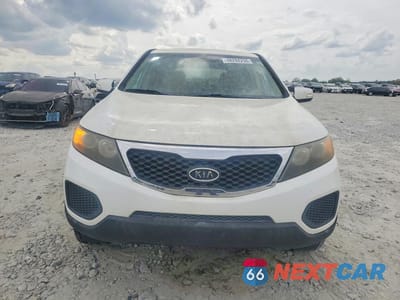 Piąte zdjęcie samochodu w środku: 2011 KIA SORENTO LX VIN:5XYKT3A11BG162449 - miniatura