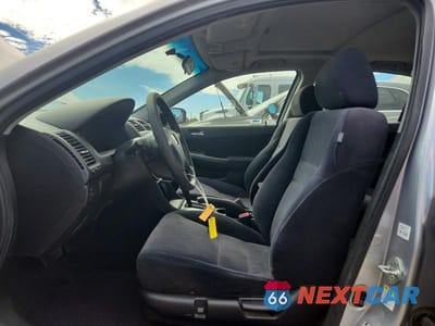 Zdjęcie 7 z 12 samochodu: 2004 HONDA ACCORD EX VIN:JHMCM56704C011778 - miniatura