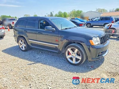 Czwarte zdjęcie samochodu z boku: 2009 JEEP GRAND CHEROKEE SRT-8 VIN:1J8HR78W19C542318 - miniatura