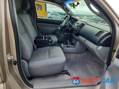 Zdjęcie 10 z 12 samochodu: 2006 TOYOTA TACOMA BASE VIN:5TENX22NX6Z311837 - miniatura