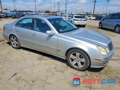 Czwarte zdjęcie samochodu z boku: 2003 MERCEDES-BENZ E 320 VIN:WDBUF65J03A267768 - miniatura