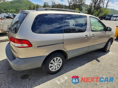 Trzecie zdjęcie samochodu z tyłu: 2002 TOYOTA SIENNA CE VIN:4T3ZF19C72U473014 - miniatura