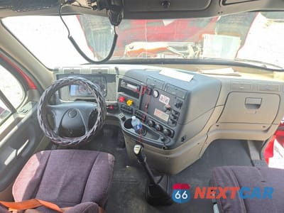 Zdjęcie 9 z 10 samochodu: 2016 FREIGHTLINER CASCADIA TRUCKS SEMI TRUCK VIN:1FUJGLBG9GLGY3638 - miniatura