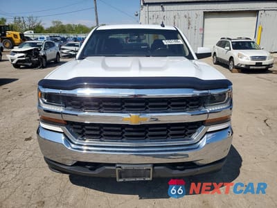 Piąte zdjęcie samochodu w środku: 2018 CHEVROLET SILVERADO K1500 LT VIN:1GCVKREC0JZ334467 - miniatura