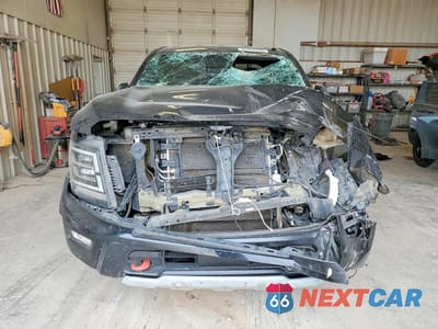 Piąte zdjęcie samochodu w środku: 2021 NISSAN TITAN PRO-4X VIN:1N6AA1ED3MN510108 - miniatura