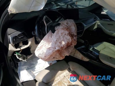 Zdjęcie 8 z 12 samochodu: 2022 BMW M550XI VIN:WBA13BK09NCH59451 - miniatura