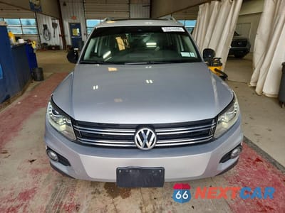Piąte zdjęcie samochodu w środku: 2017 VOLKSWAGEN TIGUAN SPORT VIN:WVGTV7AX7HK019420 - miniatura