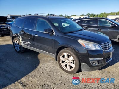 Czwarte zdjęcie samochodu z boku: 2017 CHEVROLET TRAVERSE LT VIN:1GNKRGKD9HJ227269 - miniatura