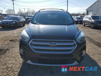 Piąte zdjęcie samochodu w środku: 2017 FORD ESCAPE TITANIUM VIN:1FMCU9JD6HUD56539 - miniatura