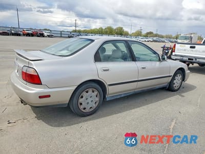 Trzecie zdjęcie samochodu z tyłu: 1997 HONDA ACCORD LX VIN:JHMCD563XVC009986 - miniatura