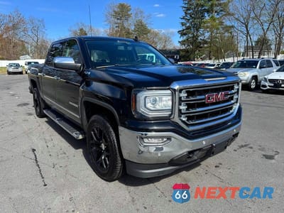 Czwarte zdjęcie samochodu z boku: 2018 GMC SIERRA K1500 SLT VIN:3GTU2NEC0JG561355 - miniatura