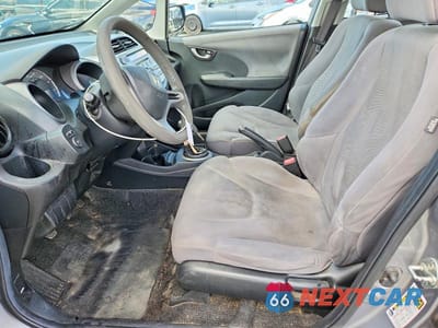Zdjęcie 7 z 12 samochodu: 2010 HONDA FIT VIN:JHMGE8G25AC013623 - miniatura