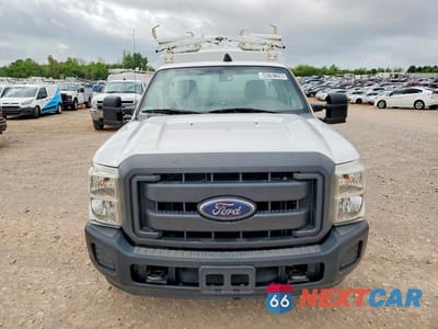 Piąte zdjęcie samochodu w środku: 2013 FORD F350 SUPER DUTY UTILITY / SERVICE TRUCK VIN:1FDRF3A62DEB92293 - miniatura