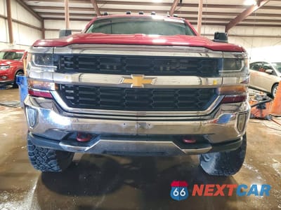 Piąte zdjęcie samochodu w środku: 2018 CHEVROLET SILVERADO K1500 LT VIN:1GCVKREC5JZ363611 - miniatura