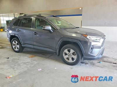 Czwarte zdjęcie samochodu z boku: 2019 TOYOTA RAV4 XLE VIN:JTMP1RFV1KD045933 - miniatura