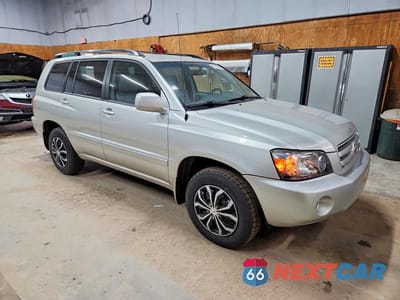 Czwarte zdjęcie samochodu z boku: 2006 TOYOTA HIGHLANDER BASE VIN:JTEEP21A960145451 - miniatura